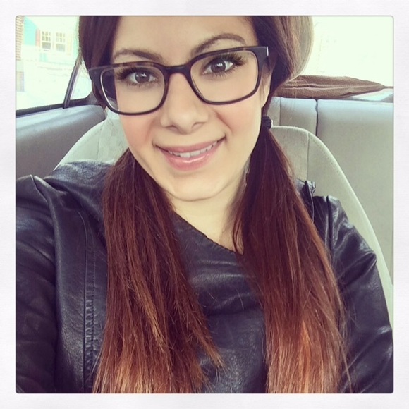 Meet your Posher, Gina - Picture 2 of 2