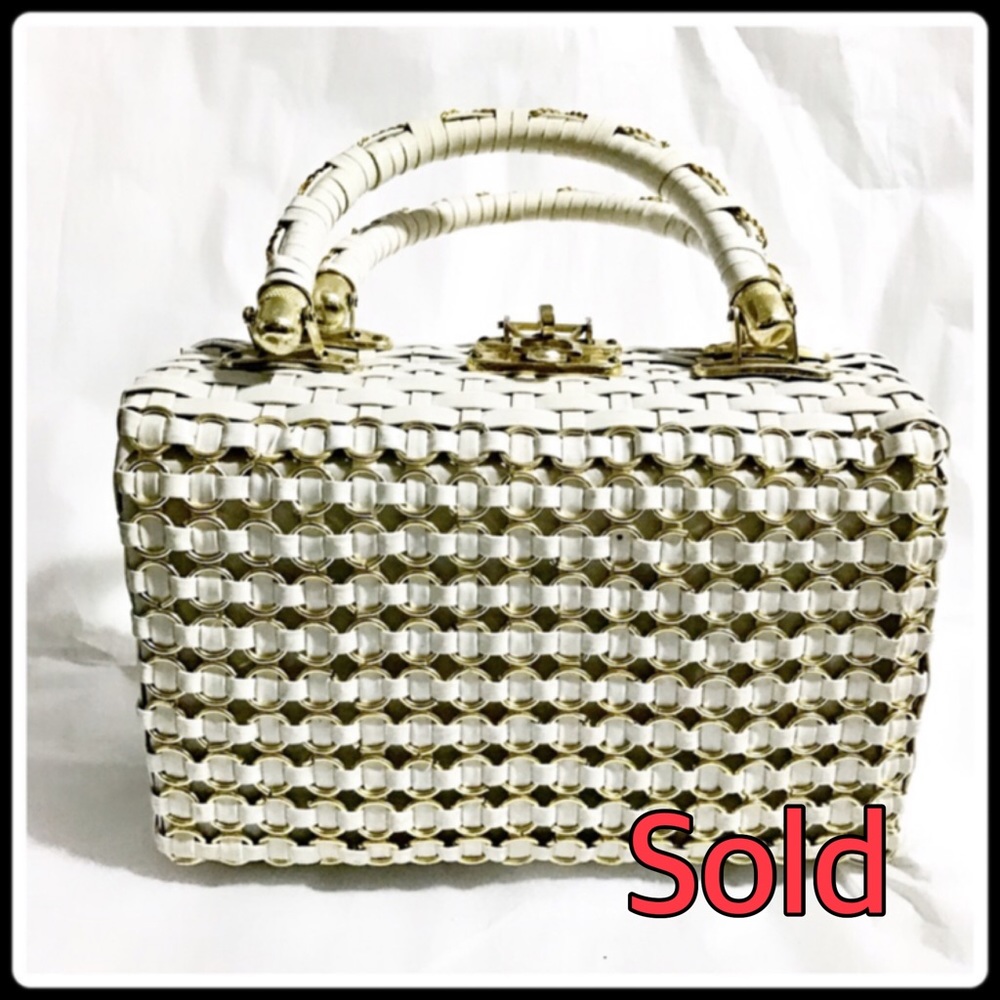 📌sold📌Vintage white wicker look vinyl bag - Picture 1 of 7