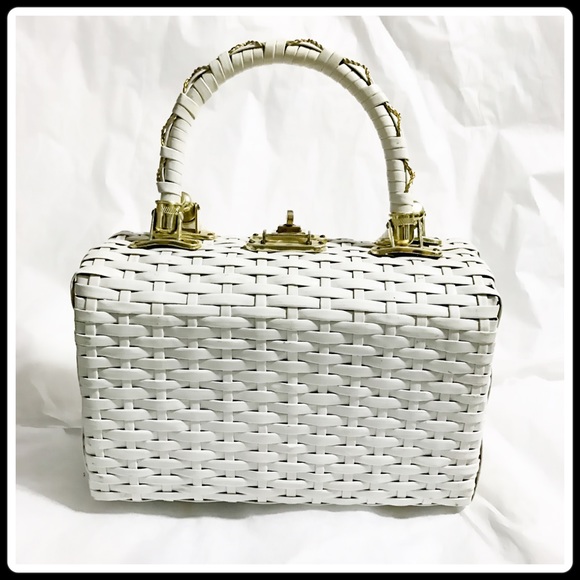 📌sold📌Vintage white wicker look vinyl bag - Picture 2 of 7
