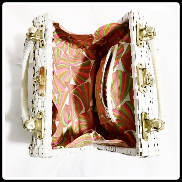 📌sold📌Vintage white wicker look vinyl bag - Picture 3 of 7