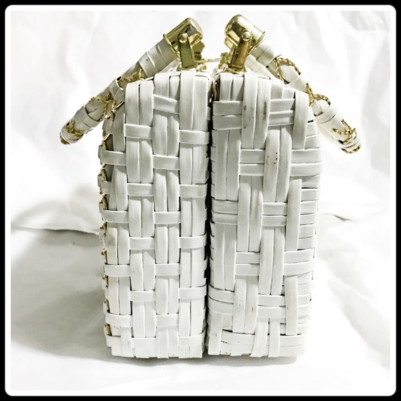📌sold📌Vintage white wicker look vinyl bag - Picture 4 of 7