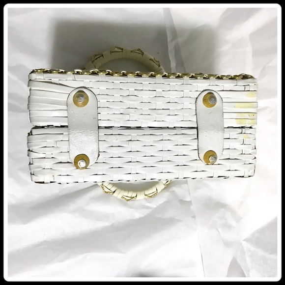 📌sold📌Vintage white wicker look vinyl bag - Picture 5 of 7