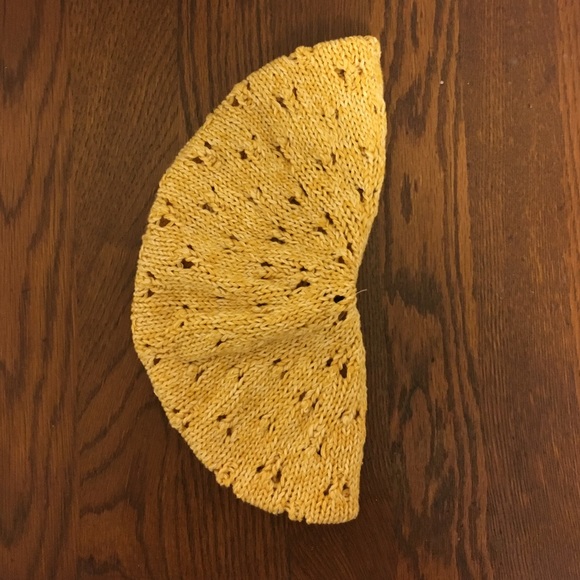 Yellow beanie - Picture 4 of 4