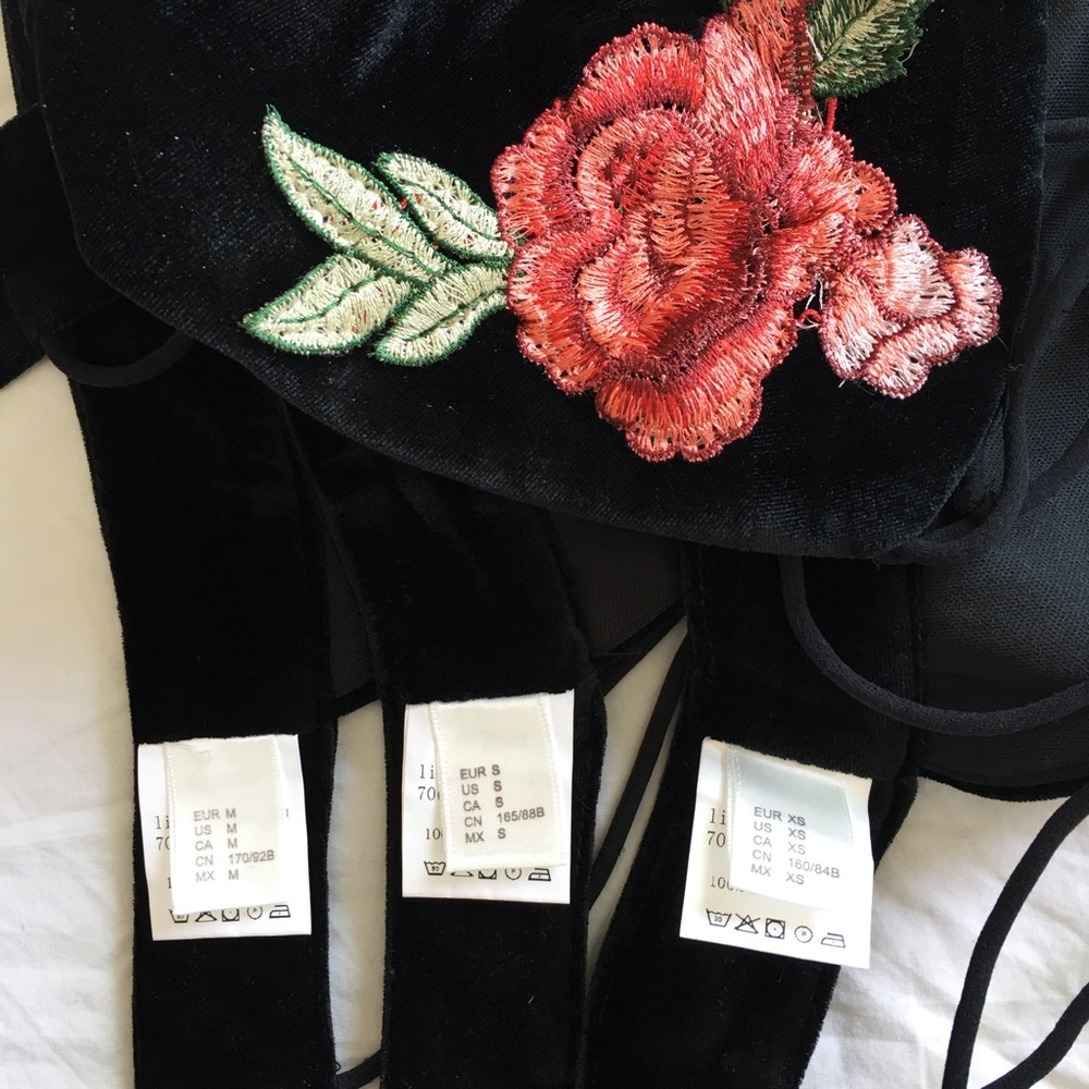 New black velvet rose patch bralette - Picture 4 of 8