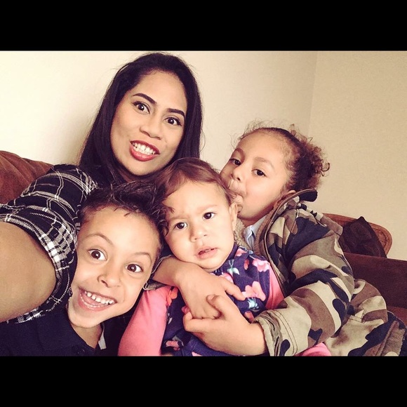 🌷 Meet your Posher 🤗 - Picture 2 of 8