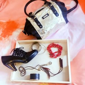 Kenneth Cole Reaction cross body pockets bag, gold