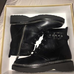 Michael Kors Black Leather Vivía bootie