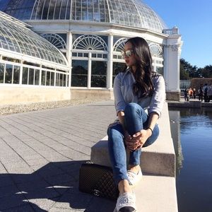 Meet your Posher, Julia