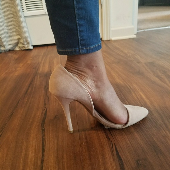 Shoes - Nude pumps with opening on side pointed
