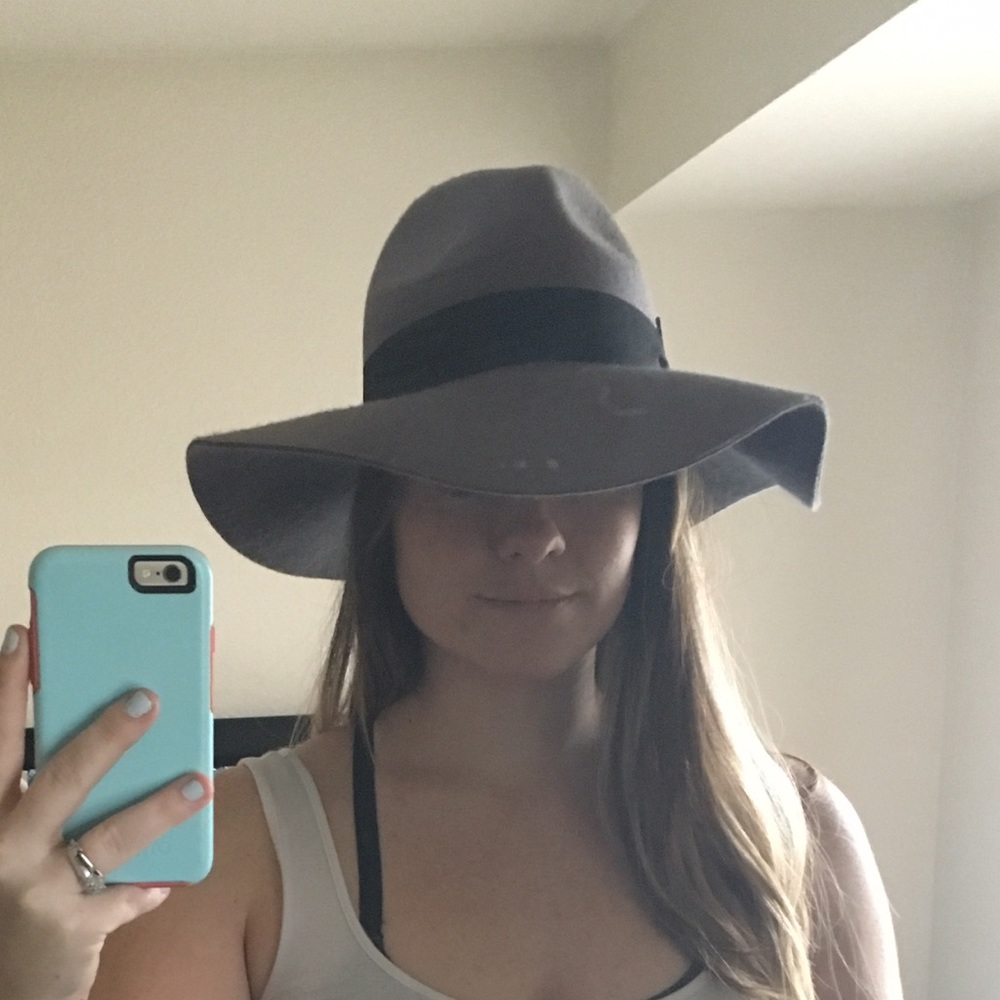 Gray felt floppy fedora hat