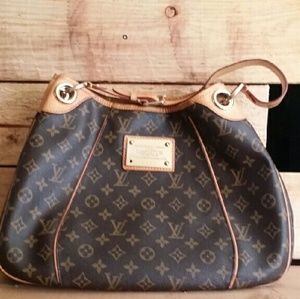 LOUIS VUITTON
Monogram Galliera