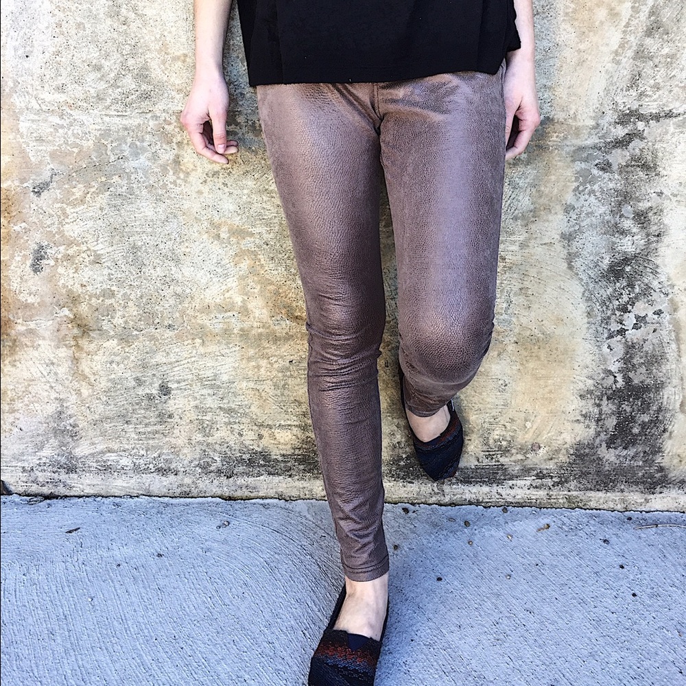 Leggings by Hue