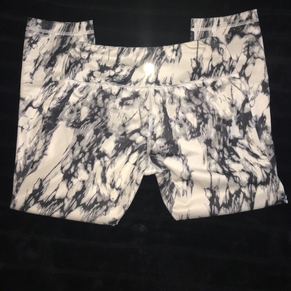 Lululemon Marble Wunder Under crops size 4