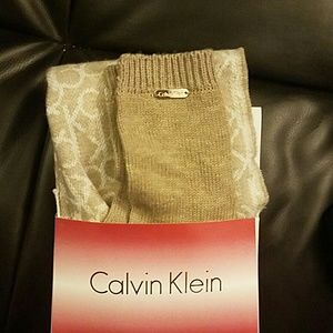 NWT Calvin Klein Scarf & gloves set