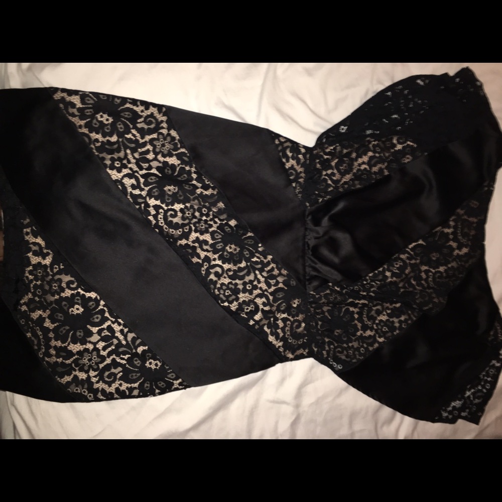 Jessica Simpson nude and black lace dress