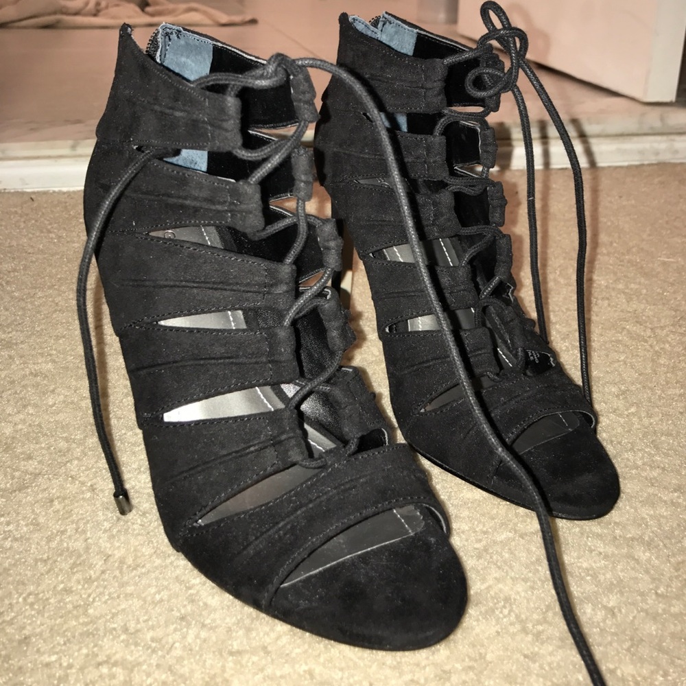 Black BCBGeneration peep toe Gilly  (NWOT)