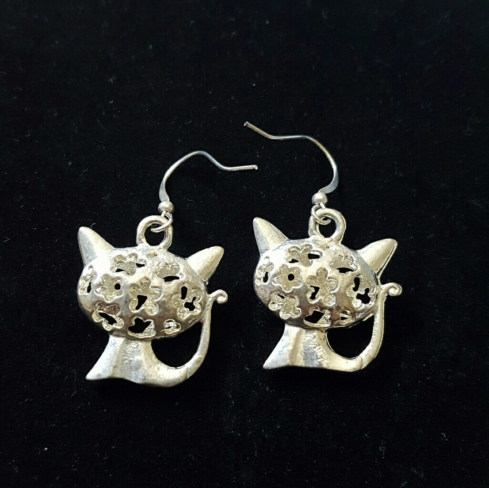 SILVER TONE CAT EARRINGS - Picture 2 of 5