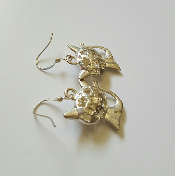 SILVER TONE CAT EARRINGS - Picture 4 of 5