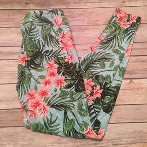 Lula roe one size leggings : Hawaiian