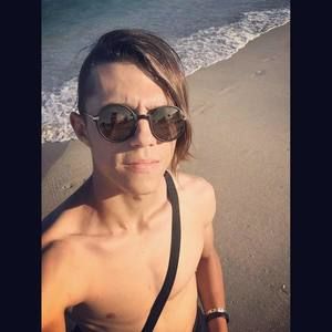 Meet your Posher, Anibal