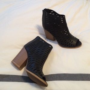 Textured peep toe ankle boot