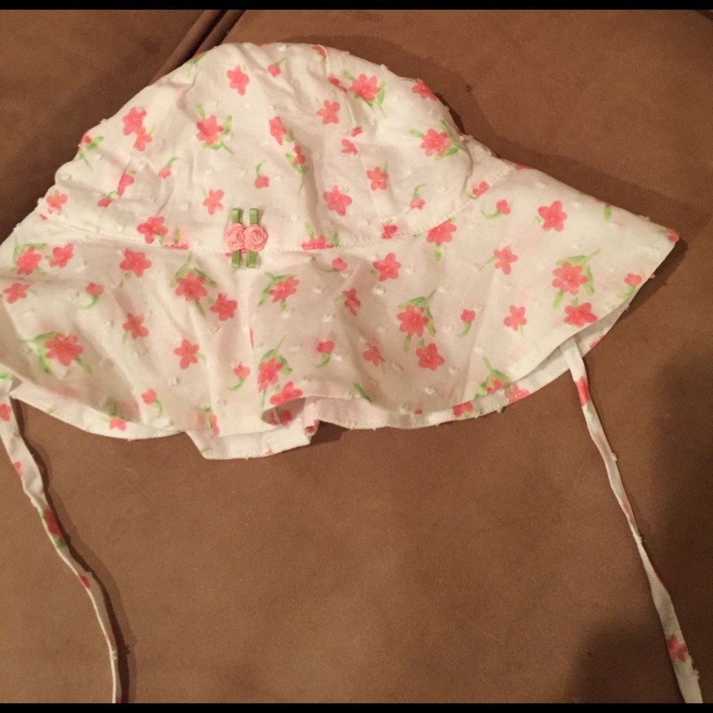 Cotton white hat with pink and green flowers 12M