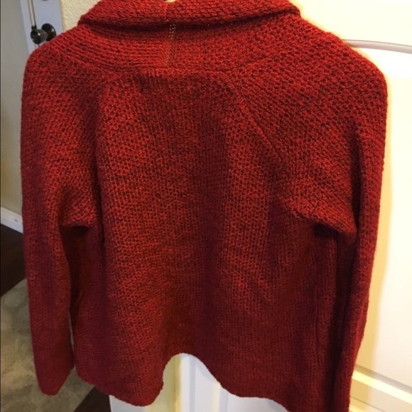 Red cardigan with deep pockets - Picture 3 of 3