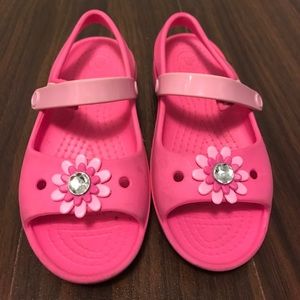 Toddler girls pink Crocs sandals