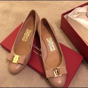 Salvatore Ferragamo Vara heels in nude