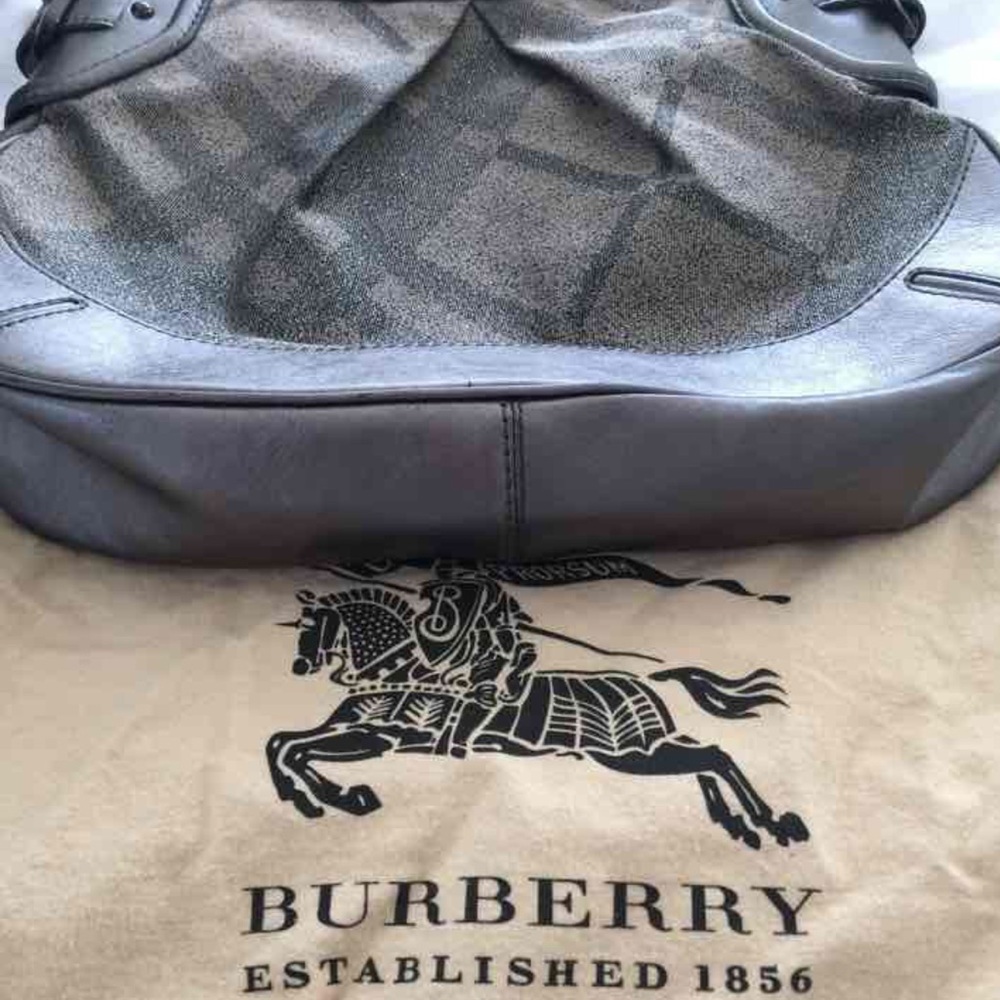 *AUTHENTIC* BURBERRY GREY BAG - Picture 4 of 4