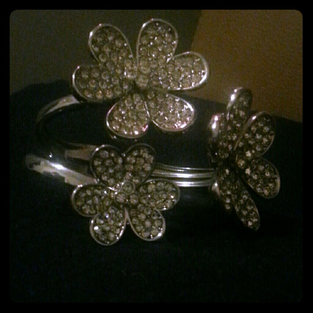 Silver floral bracelet