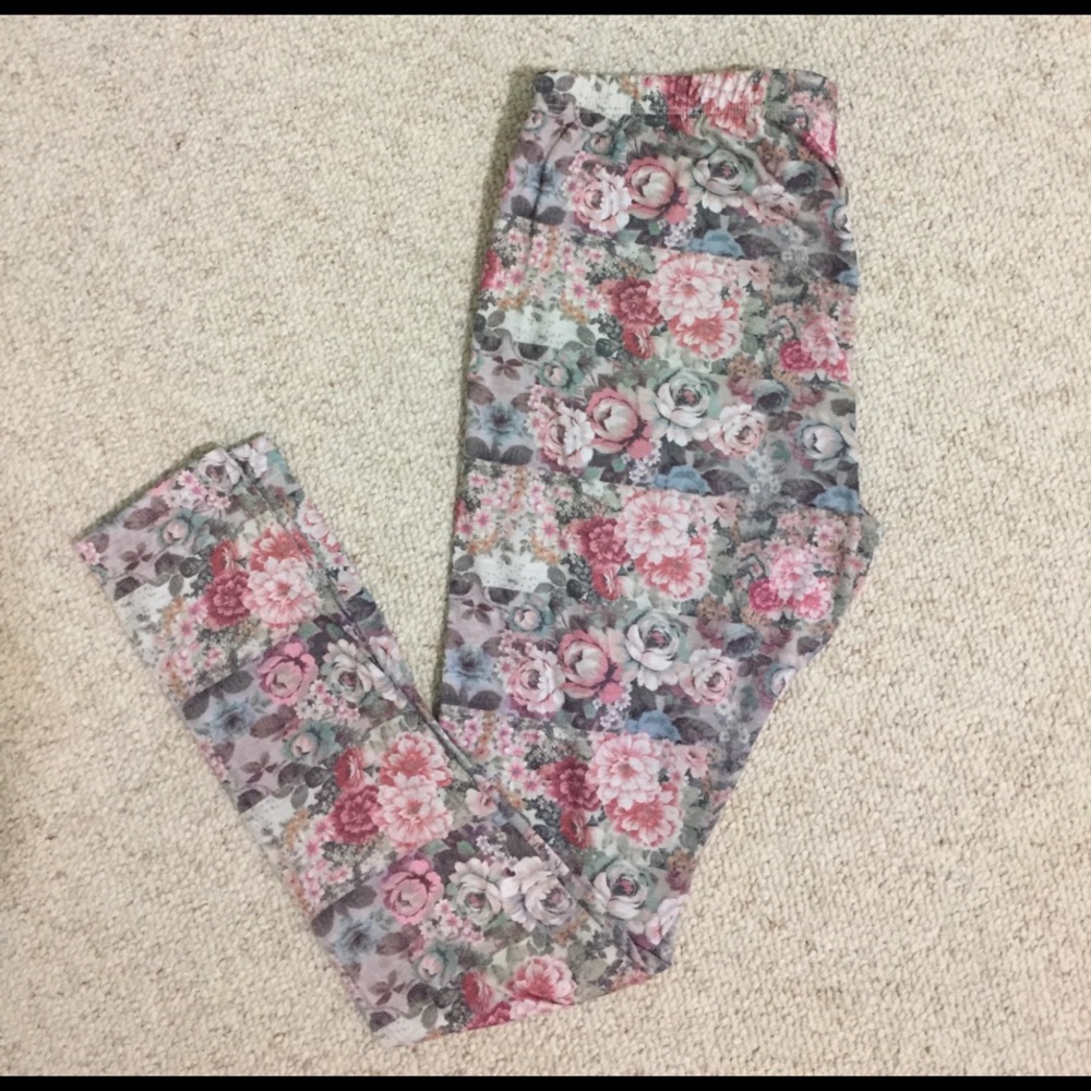 URBAN OUTFITTERS floral leggings