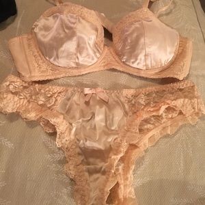Ampere silk bra (34 c) and silk panties (medium)