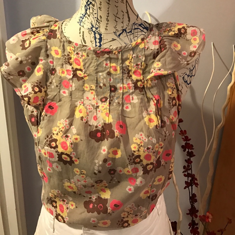 Loose fit light blouse