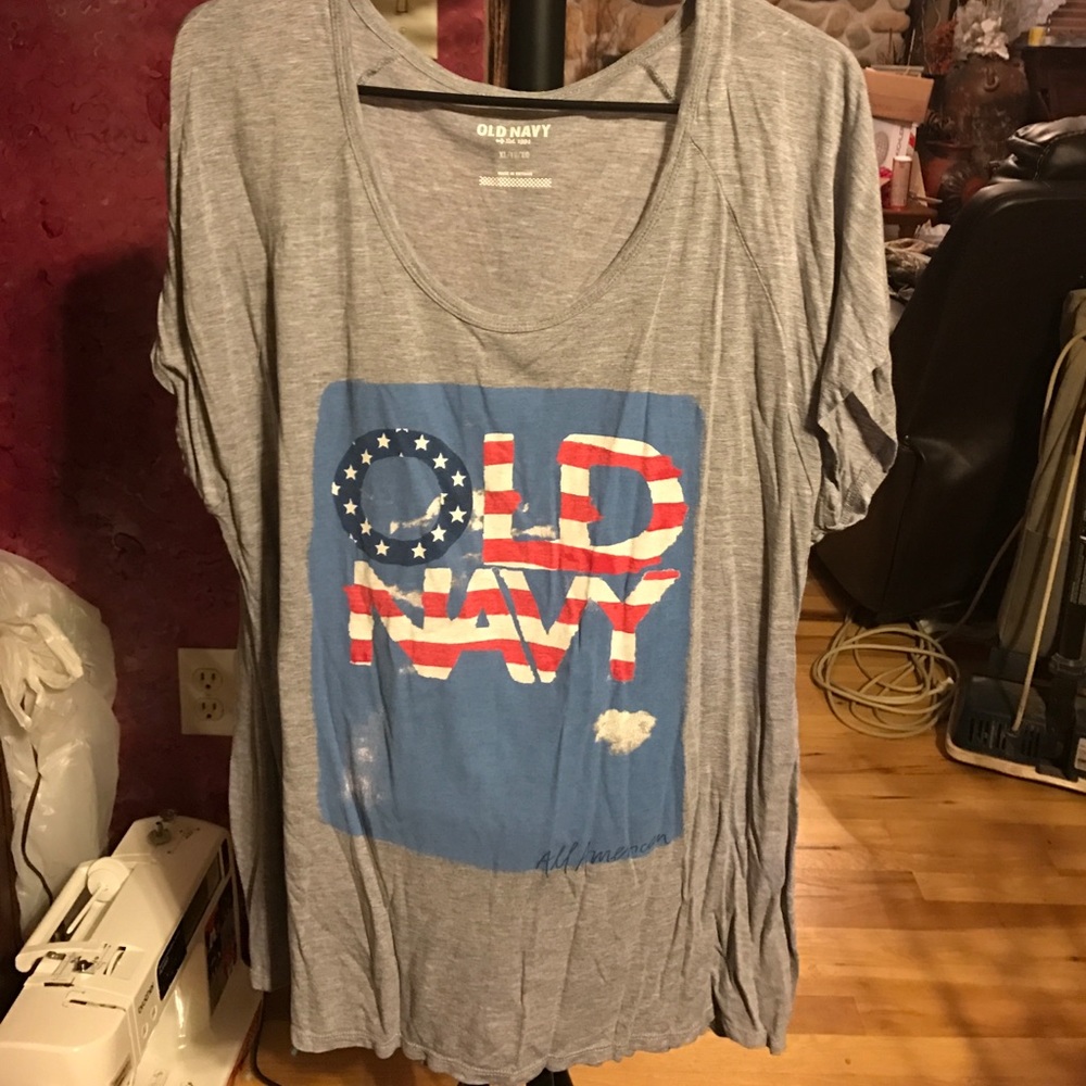 Old Navy t shirt