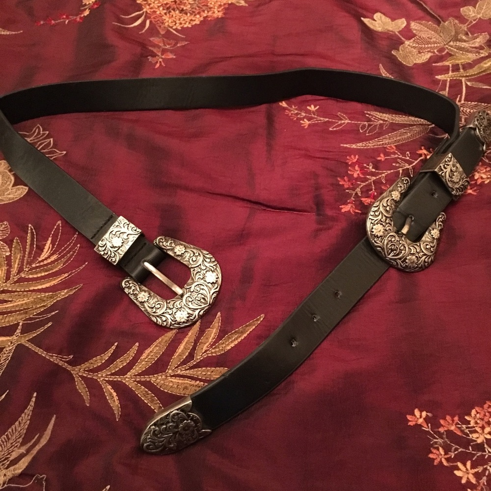 🎉SOLD🎉Black leather double buckled belt
