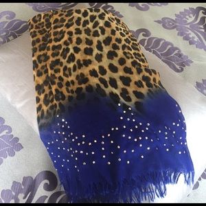 Leopard with studs scarf