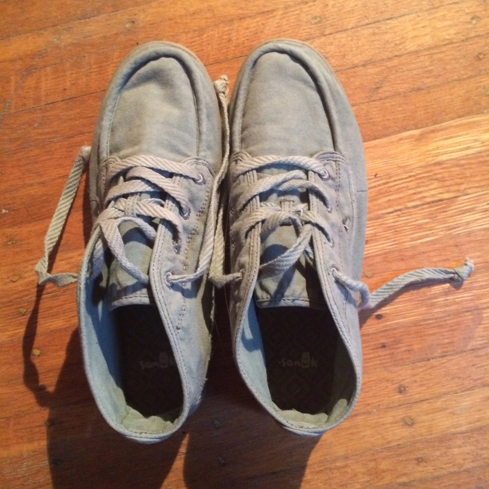 Sanuk shoes