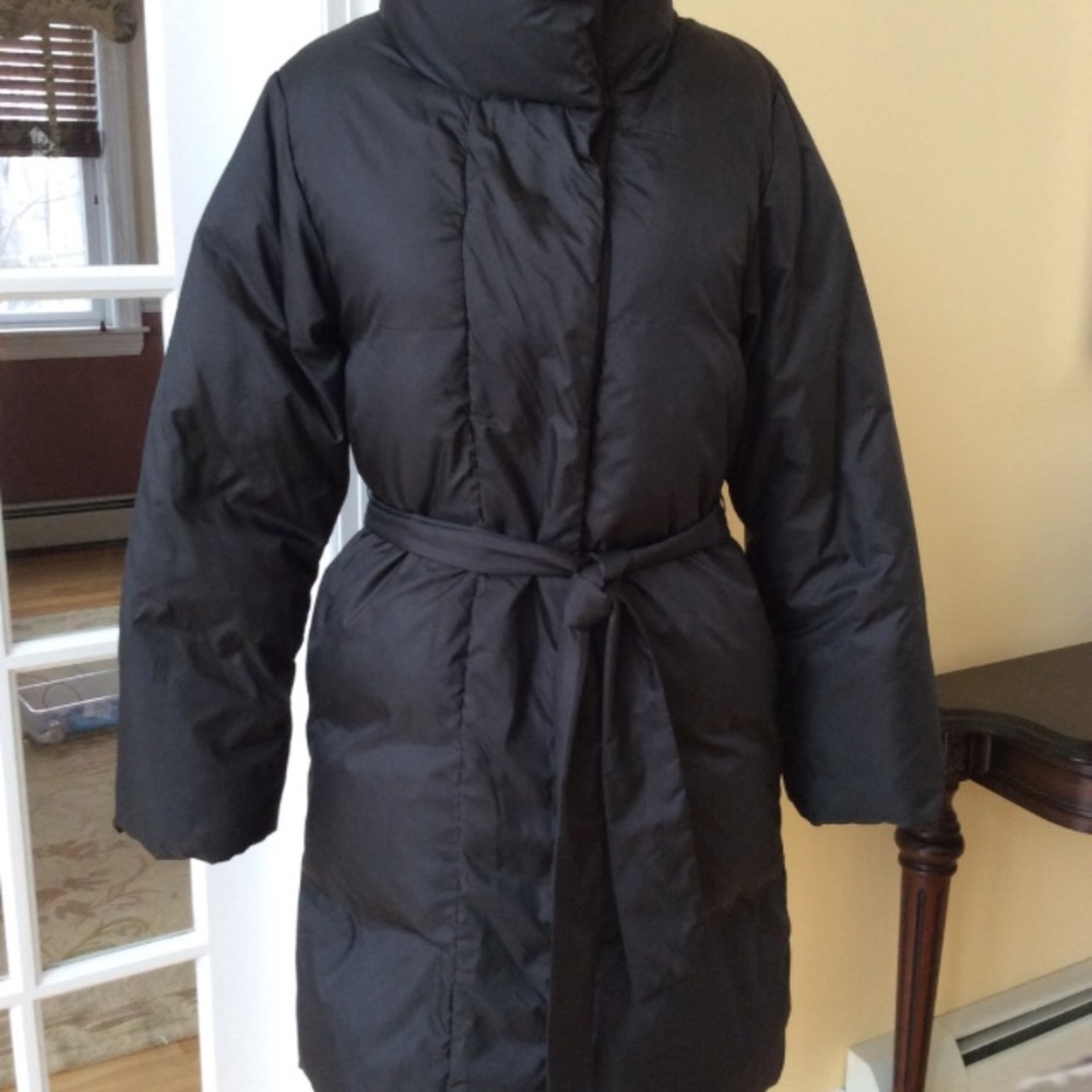 Gap black winter coat. Size S. Worn once.