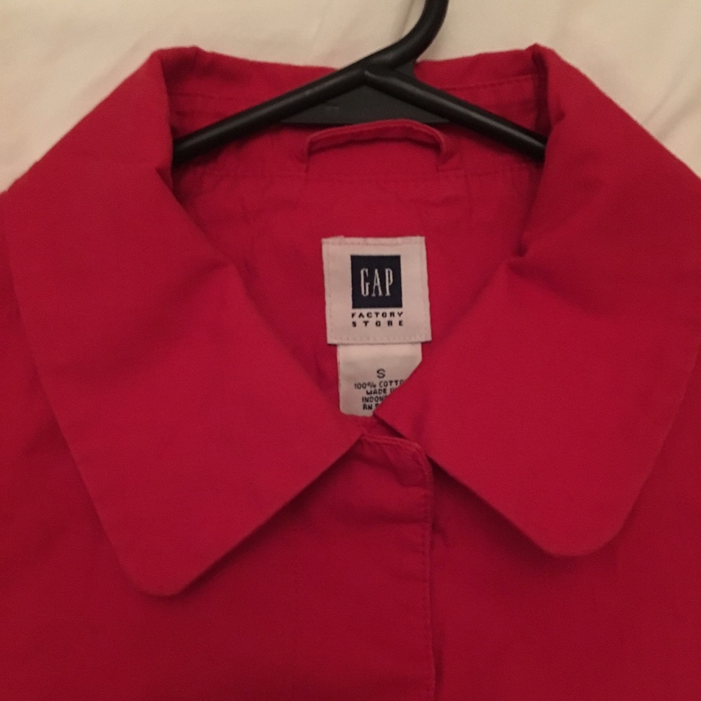 Gap small red light jacket collar and snap front