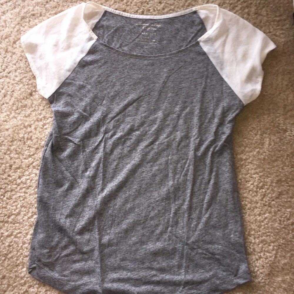 American Eagle Gray Tee w White Shoulder Sleeve S