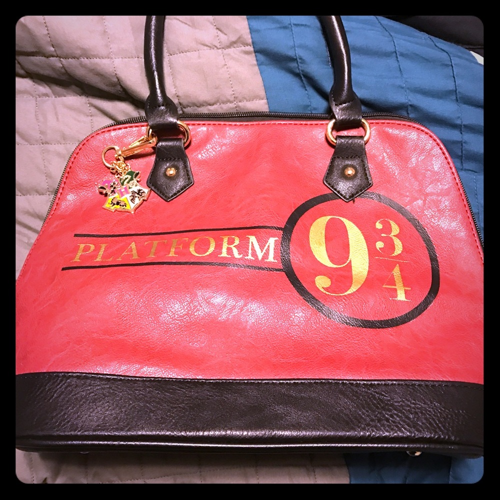 Platform 9 3/4 hand bag!