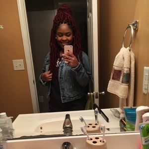 Meet your Posher, Demeshia