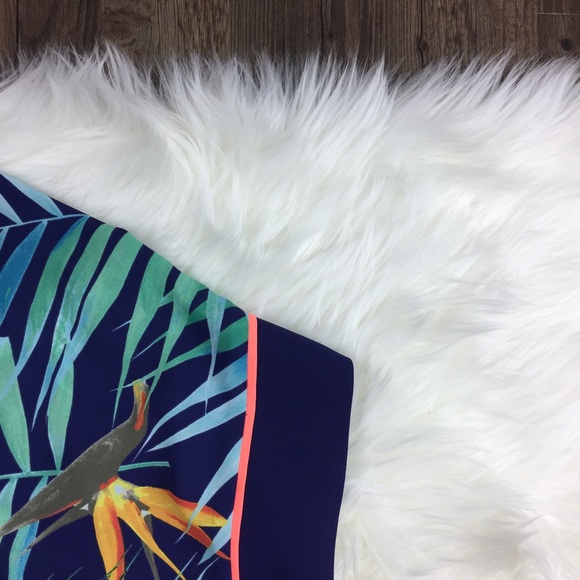 Express Chain Halter Tropical Top - Picture 5 of 7