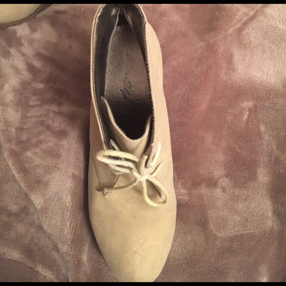 Beige suede ankle booties wedge heel - Picture 3 of 4