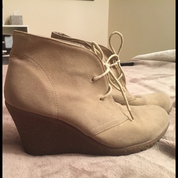 Beige suede ankle booties wedge heel - Picture 4 of 4