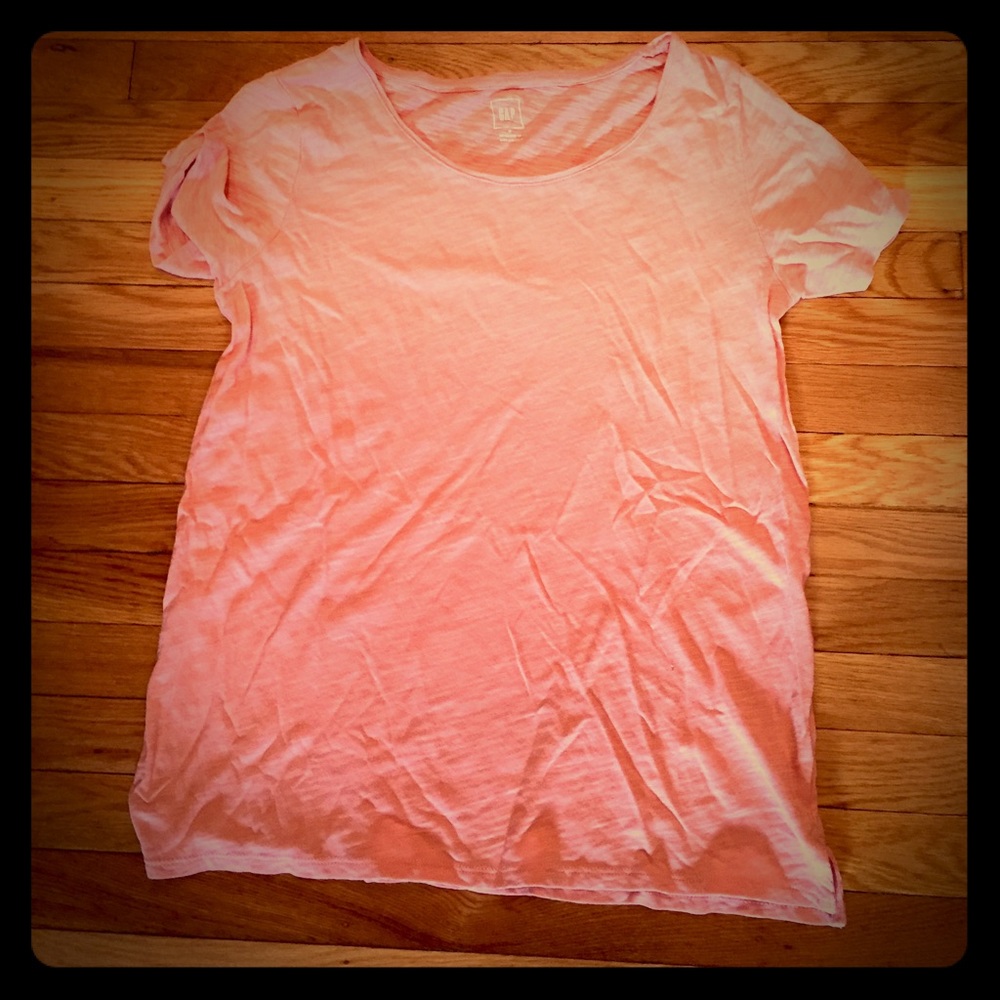 :gap: peach colored tee