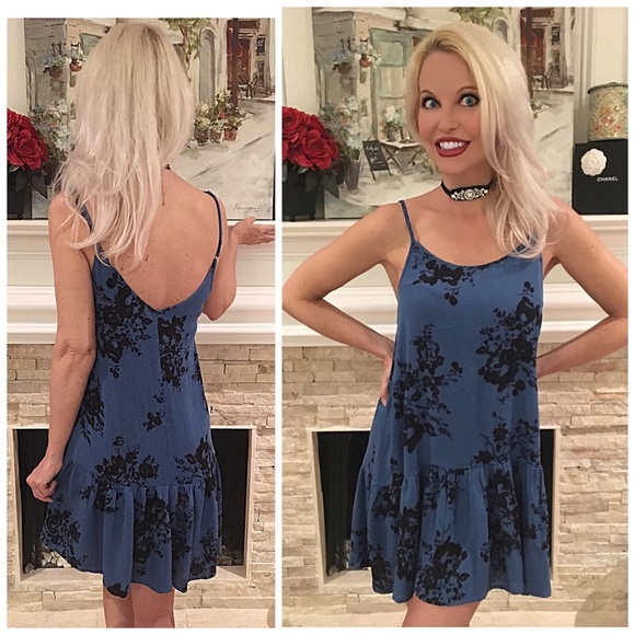 Stunning contrast adjustable strap dress! 💋 - Picture 2 of 4