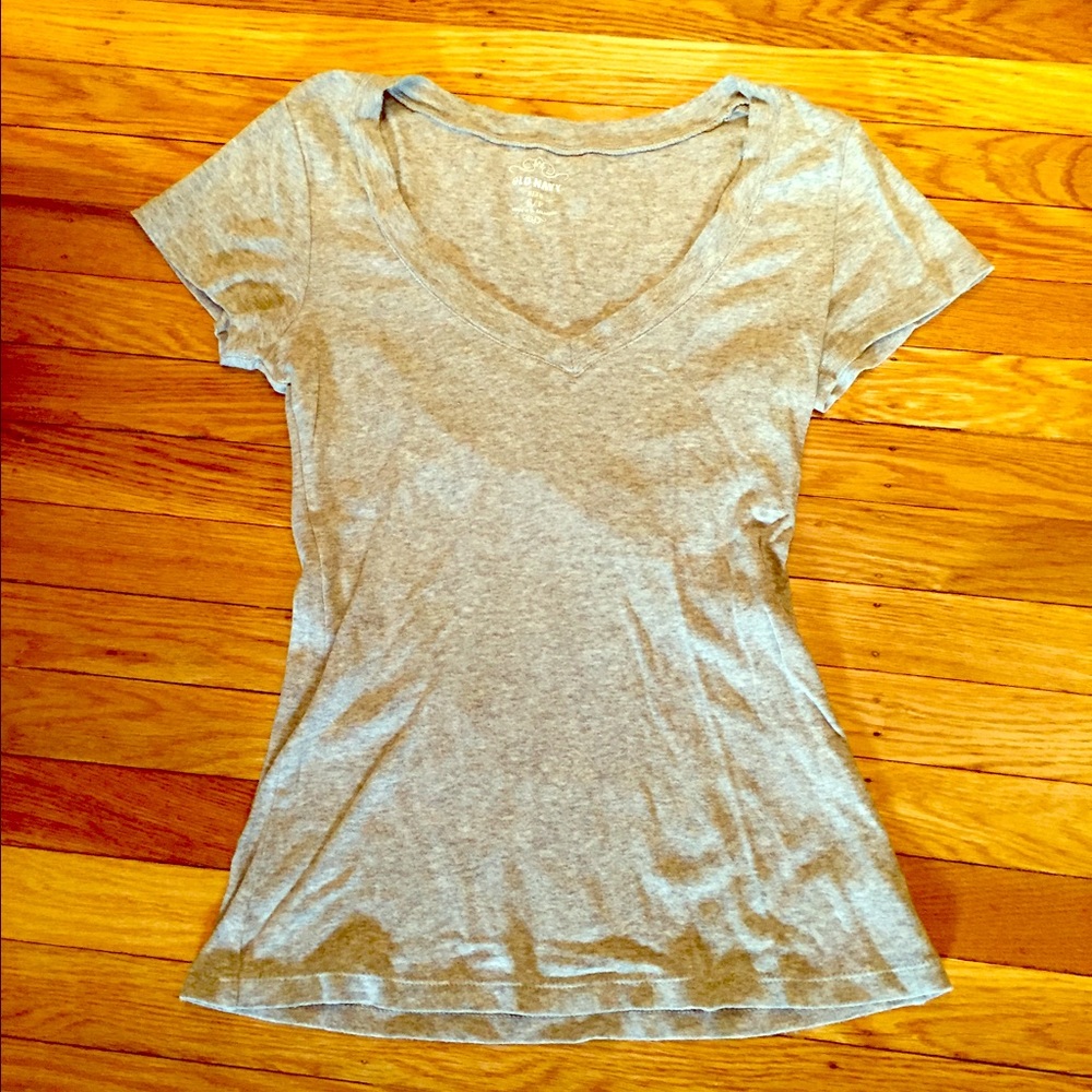 :old navy: grey v neck tee