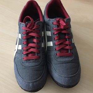 Onitsuka Tiger Ultimate 81, men US 6, women US 7.5